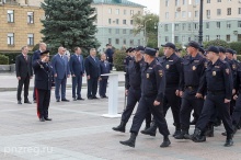 Олег Мельниченко вручил награды сотрудникам патрульно-постовой службы полиции Олег Мельниченко вручил награды сотрудникам патрульно-постовой службы полиции