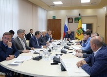 Олегу Мельниченко доложили о ходе строительства новых школ Олегу Мельниченко доложили о ходе строительства новых школ
