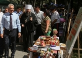 Иван Белозерцев поручил организовать ежегодный конкурс мастеров народного творчества Иван Белозерцев поручил организовать ежегодный конкурс мастеров народного творчества