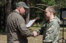 Олег Мельниченко вручил благодарственные письма лучшим бойцам отряда содействия полиции «Тигр» Олег Мельниченко вручил благодарственные письма лучшим бойцам отряда содействия полиции «Тигр»