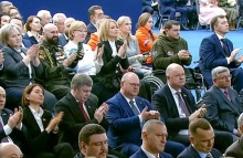 Беспрецедентная поддержка военных, защита детей от деградации, новые рубежи для российской экономики – губернатор прокомментировал важные темы Послания Президента РФ