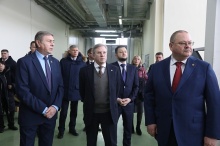 Виталий Савельев и Олег Мельниченко осмотрели пензенское предприятие по производству авиатренажеров Виталий Савельев и Олег Мельниченко осмотрели пензенское предприятие по производству авиатренажеров