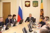 Усилить работу по уборке дорог и тротуаров от снега и наледи, - Иван Белозерцев