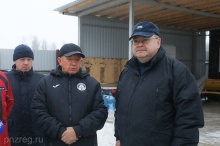 Олег Мельниченко лично контролирует ход работ по строительству новой школы в Бессоновке Олег Мельниченко лично контролирует ход работ по строительству новой школы в Бессоновке