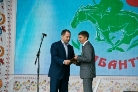 Михаил Бабич вручил Благодарственное письмо уроженцу Каменского района Тагиру Абдрашитову Михаил Бабич вручил Благодарственное письмо уроженцу Каменского района Тагиру Абдрашитову