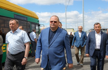 Олег Мельниченко осмотрел новый транспортно-пересадочный узел в Терновке Олег Мельниченко осмотрел новый транспортно-пересадочный узел в Терновке