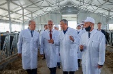 Вячеслав Володин и Иван Белозерцев посетили новую мега-ферму в Пензенской области Вячеслав Володин и Иван Белозерцев посетили новую мега-ферму в Пензенской области