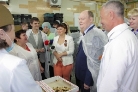 Губернатор Василий Бочкарев посетил компанию по производству кондитерских изделий Губернатор Василий Бочкарев посетил компанию по производству кондитерских изделий