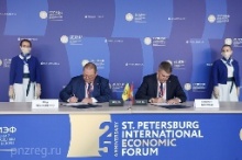 Олег Мельниченко подписал документы о сотрудничестве с тремя российскими регионами 